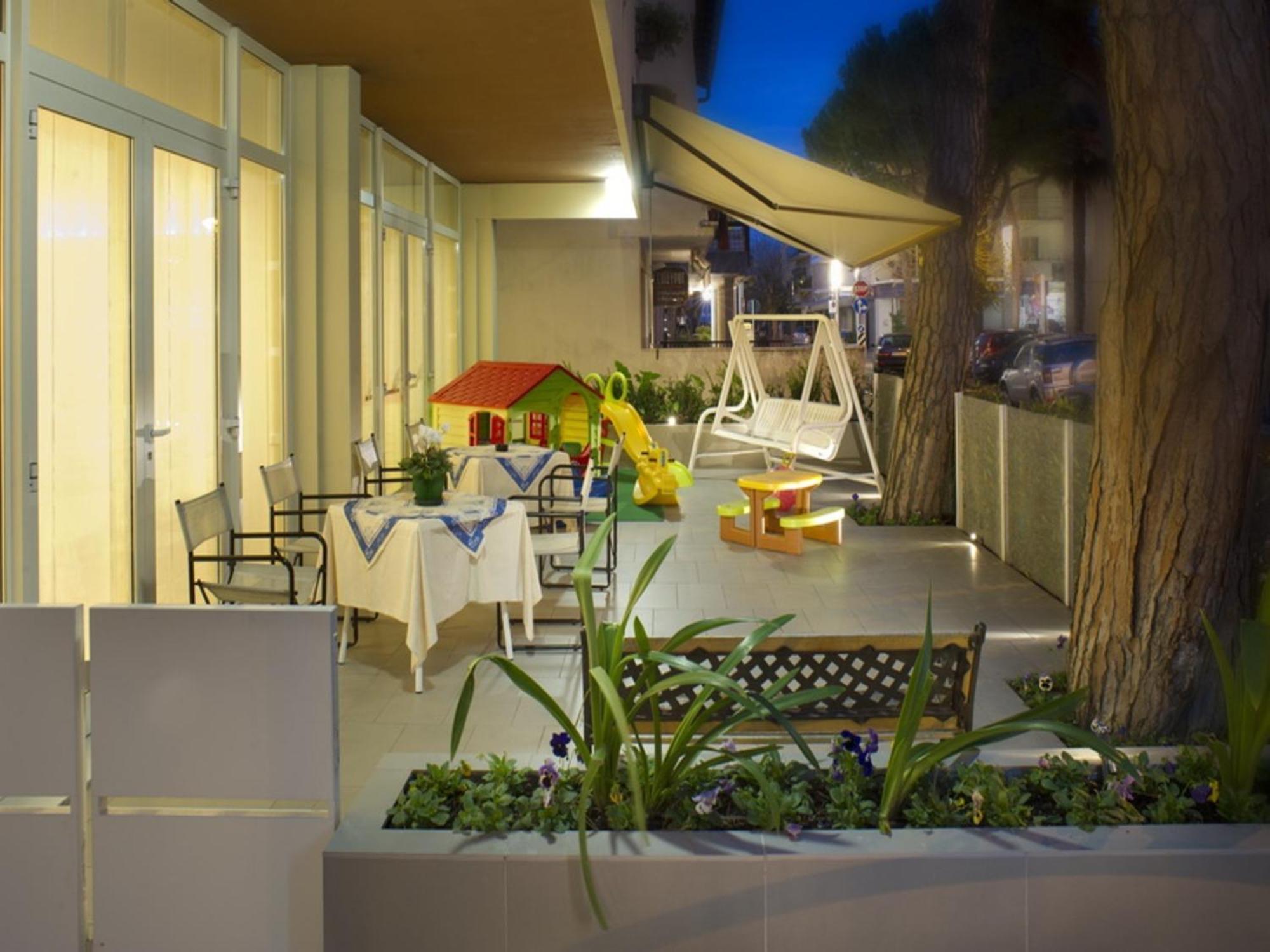 Hotel Nives Riccione Extérieur photo